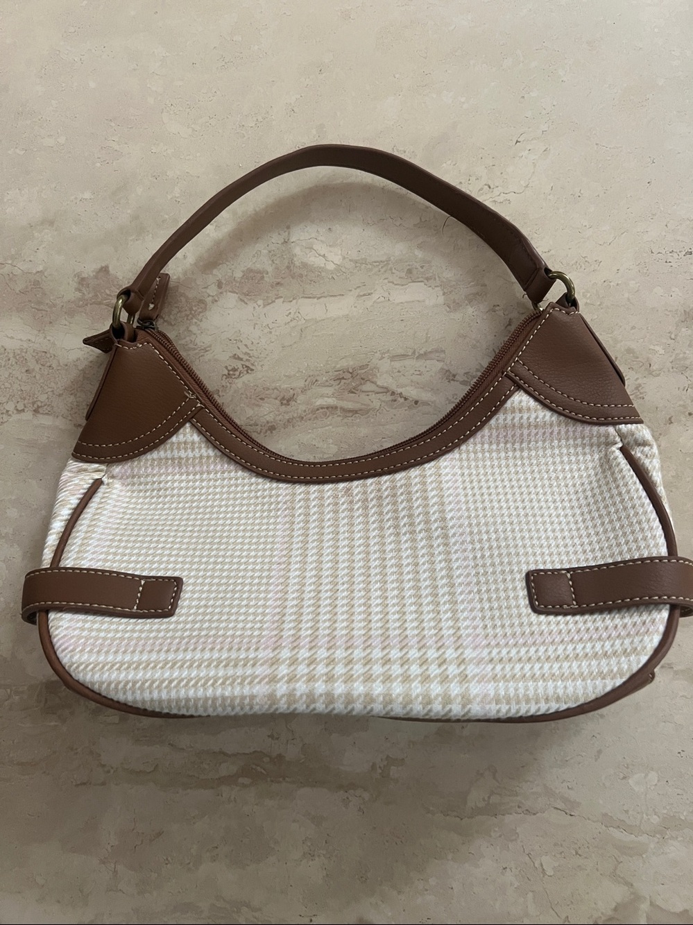 Chaps houndstooth baguette shoulder bag - Picture 2 of 5